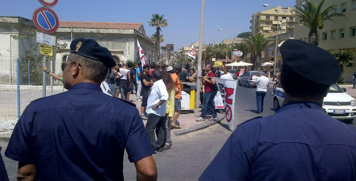 Le proteste contro la celebrazione dello sbarco alleato, condannato un giovane insegnante - 