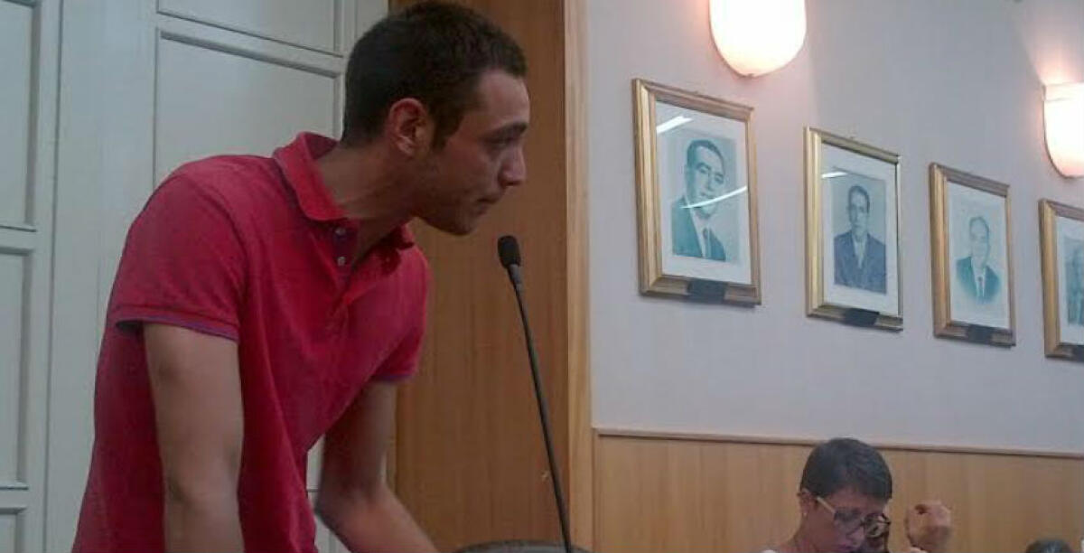 Slitta ancora il regolamento sulla differenziata, il M5S contro il sindaco: "scintille" anche sugli ombrelli - Il consigliere grillino Angelo Amato