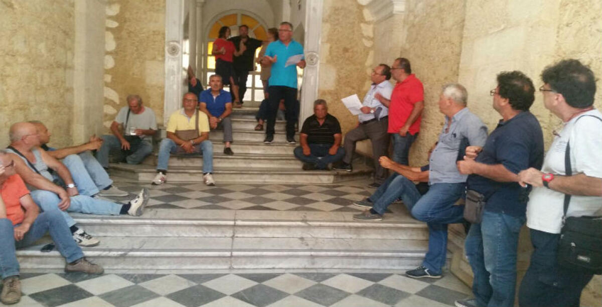 Al Consorzio di bonifica è ancora alta tensione, i lavoratori scrivono al prefetto: "Irrigazione a rischio" - Un'assemblea dei lavoratori del Consorzio di bonifica