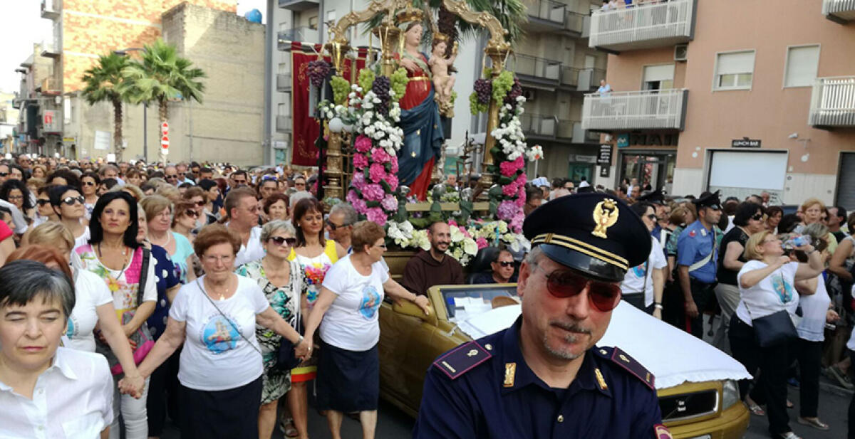 La processione della Madonna delle Grazie tra devozione e fede... calcistica - 