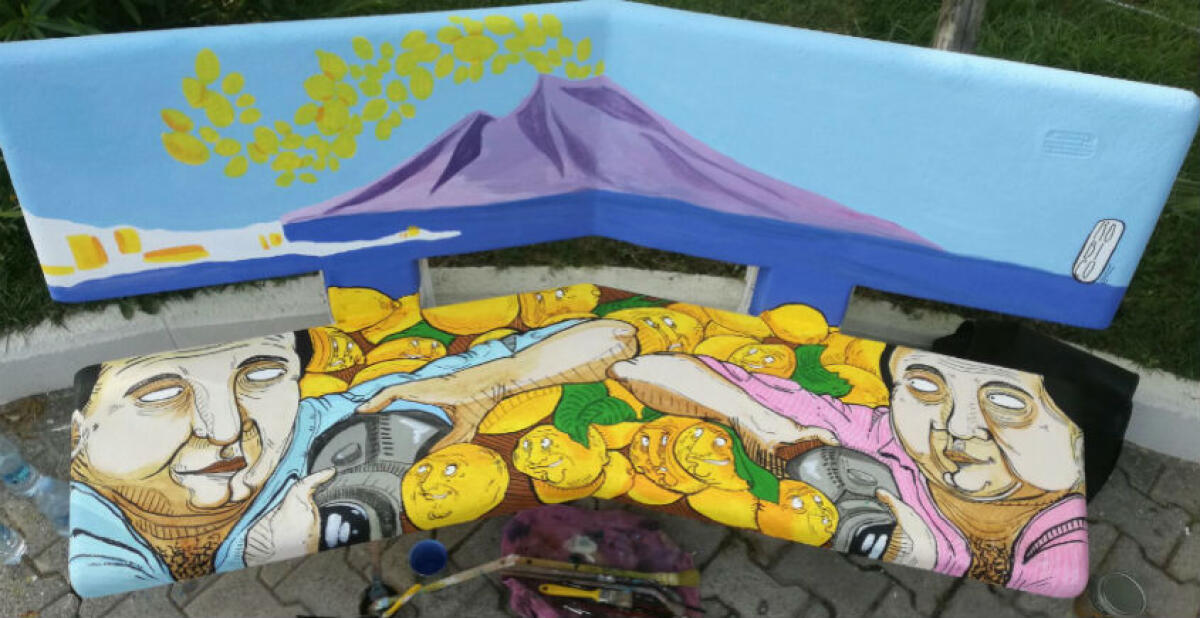 Le panchine di Maiori decorate da artisti, ecco l'opera realizzata da Roberto Collodoro - 