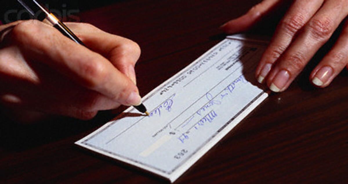 Diecimila euro sottratti dal conto bancario, accuse ad uno dei soci: è a processo - 