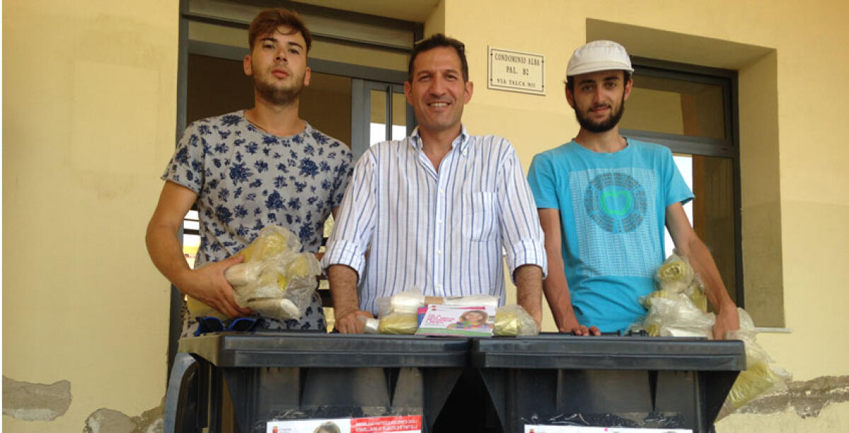 Il vice sindaco fa il porta a porta tra le case di Scavone insieme al segretario della Cgil - 