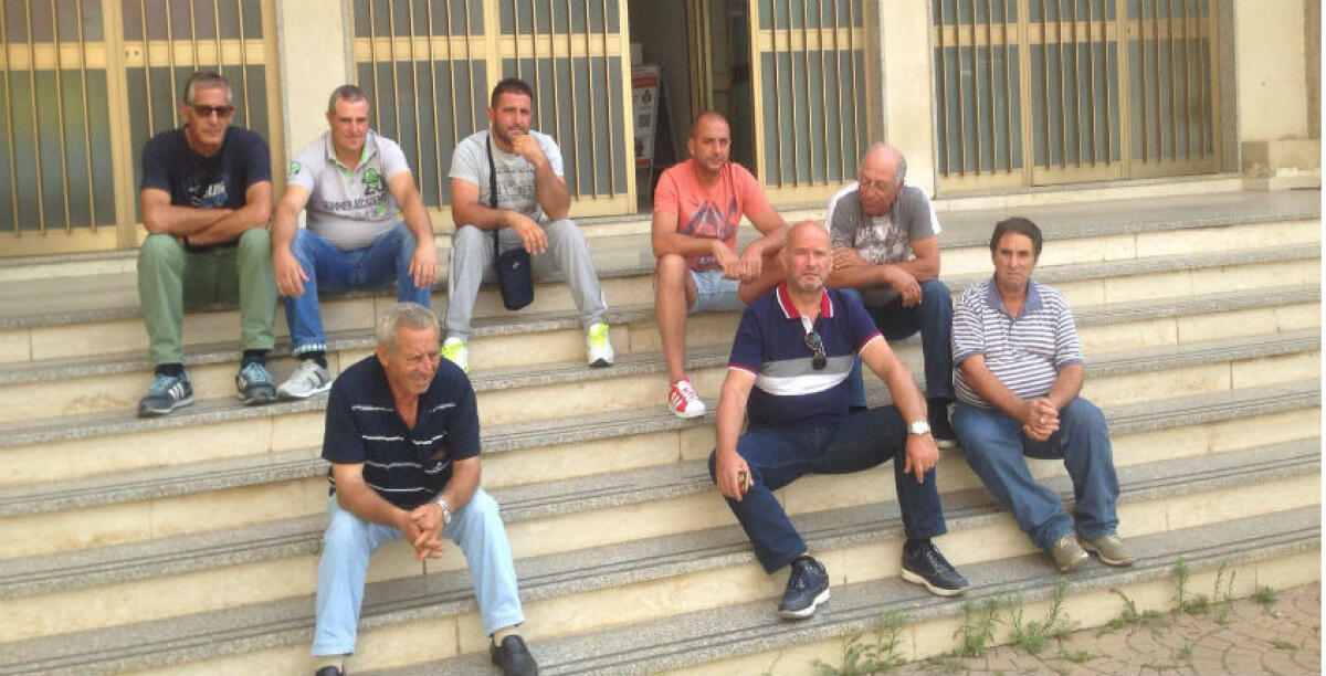 Ventotto operai fuori dal servizio di raccolta rifiuti, i grillini scrivono al prefetto: chiesto un vertice urgente - 