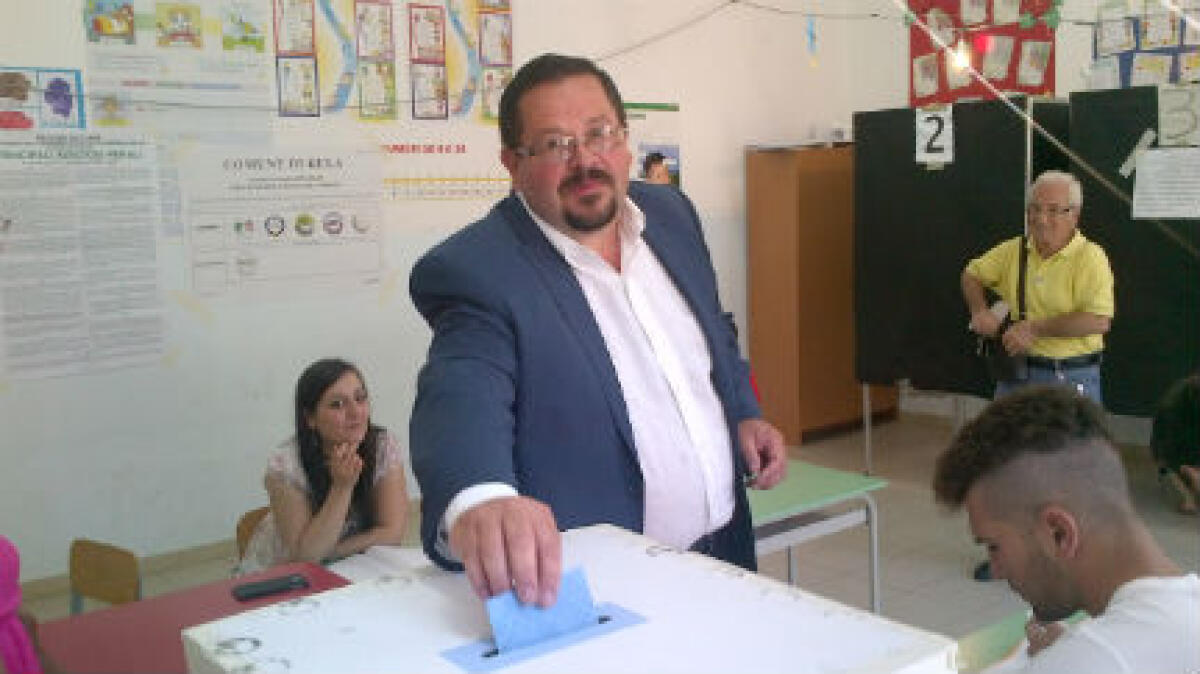 "Sconfiggiamo vecchie egemonie politiche...", la relazione di Messinese: il caso Eni e no ai privati per l'illuminazione - 