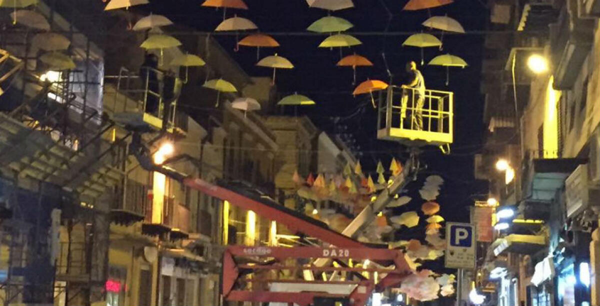 "Gli ombrelli rovineranno anche la festa della patrona", la Lista Musumeci protocolla la richiesta di rimozione - 