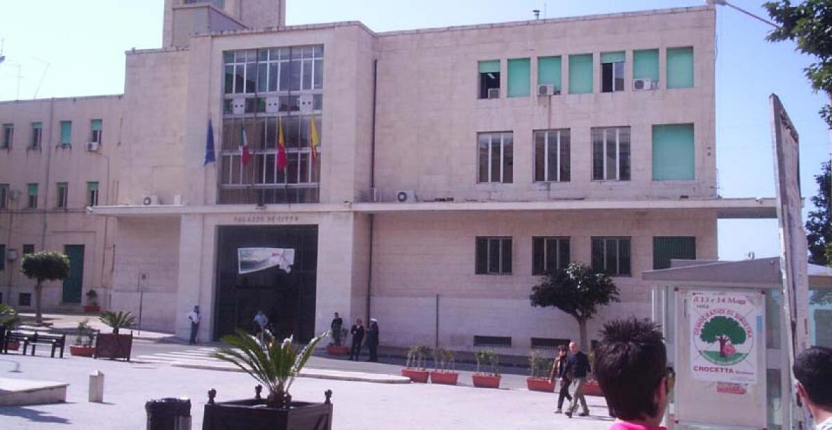 Orario di lavoro ridotto nel nuovo contratto, gli addetti alle pulizie del Comune si fermano - 