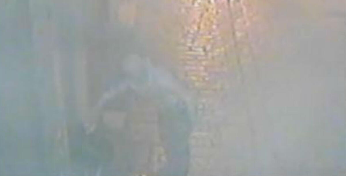 Incendiari messi in fuga dal proprietario di una parrucchieria, pronti ad appiccare il fuoco a Settefarine - Immagini di repertorio