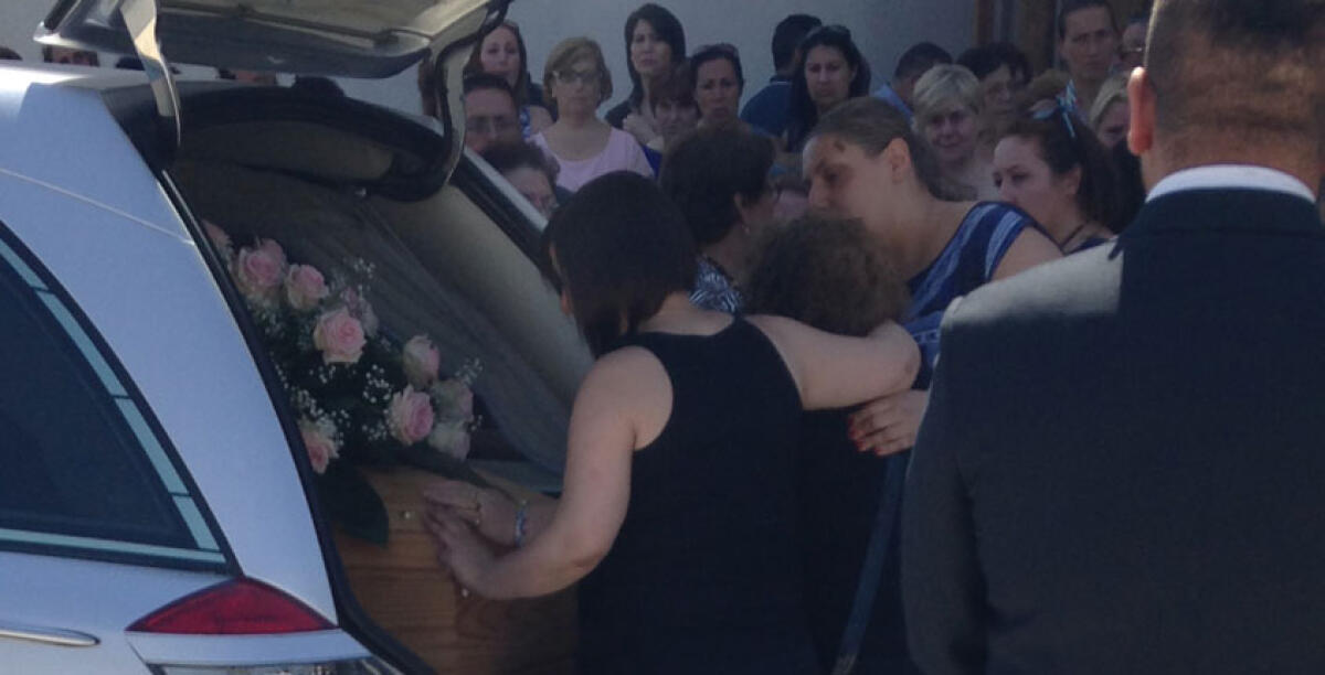 L'ultimo saluto a Concetta Legname, silenzio e rabbia sulla dotazione carente dei soccorsi - 