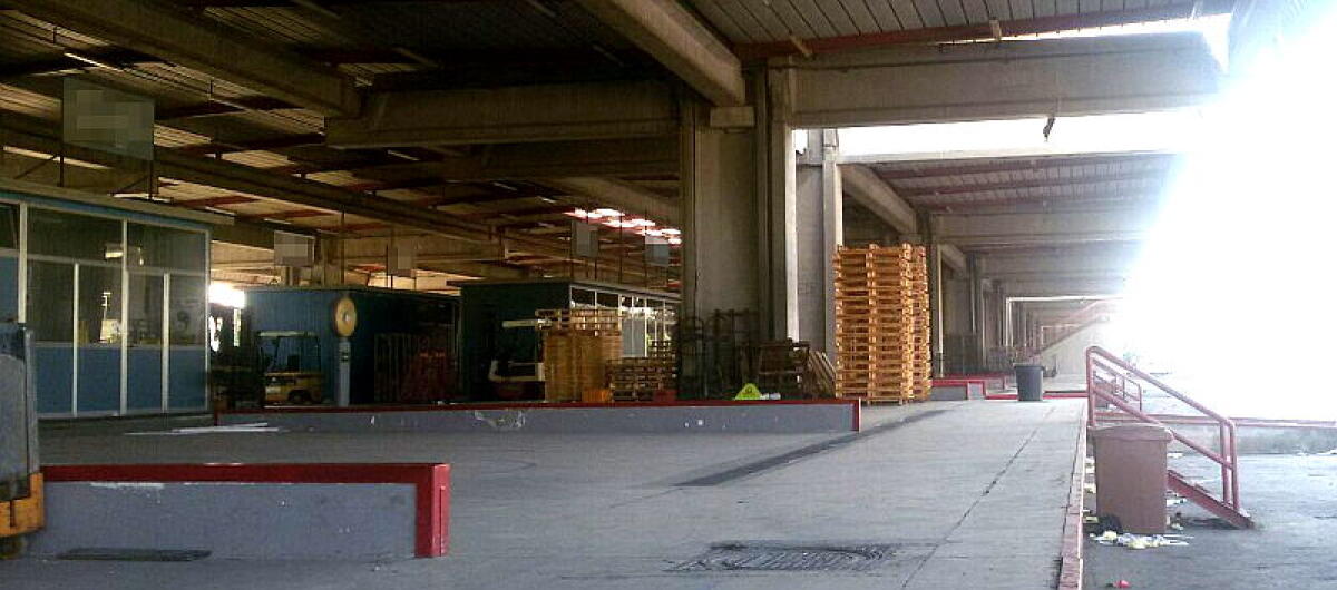 Le mani dei clan campani sui mercati dell'ortofrutta, il Comune è parte civile: via al dibattimento - 