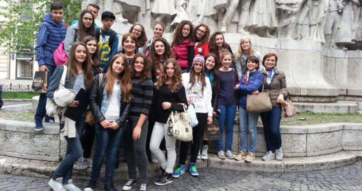 Rivedersi 30 anni dopo il diploma, ecco gli ex studenti della V° D del liceo Scientifico - 