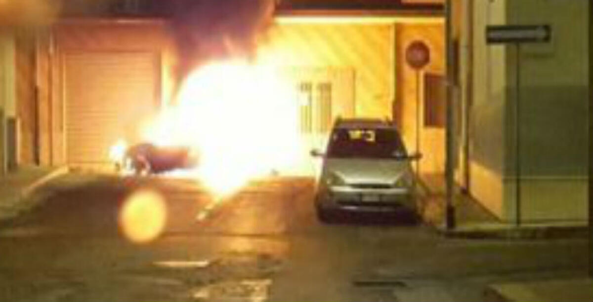 Rogo in via Recanati, distrutta l'auto di un trentenne - 