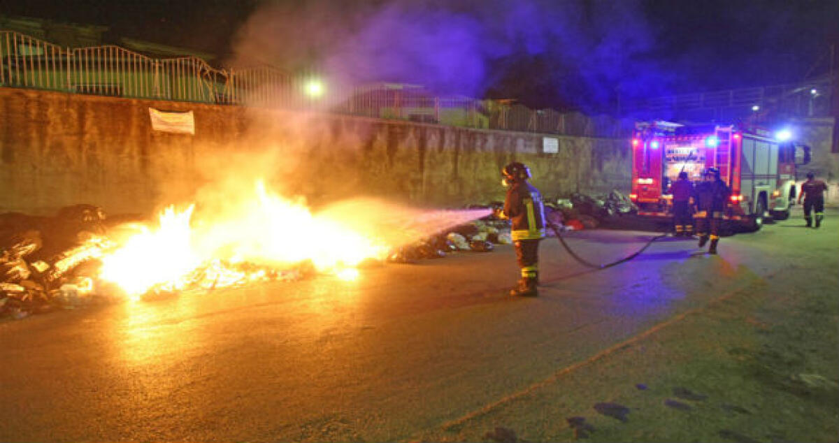 Le campagne ancora "macchiate" dai rifiuti, roghi in diverse contrade - 