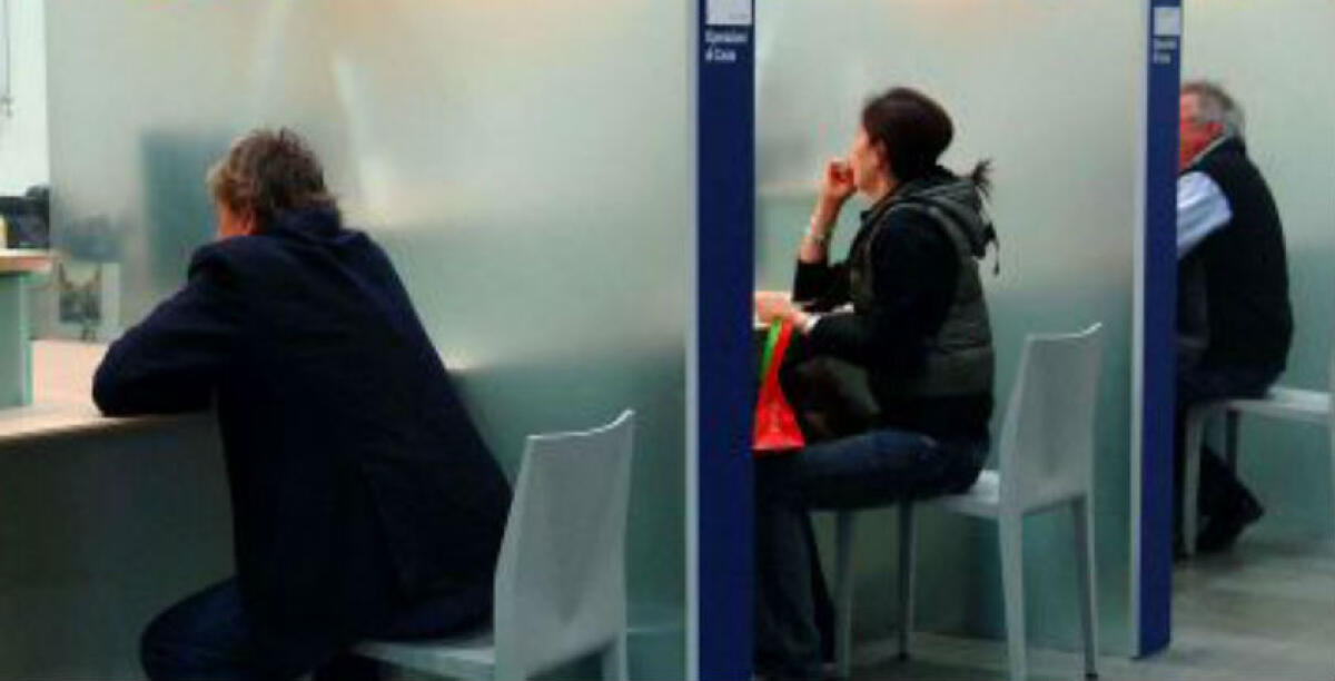 I conti corrente "alleggeriti" dall'ex direttore della banca, reato prescritto: i clienti chiedono un maxi risarcimento - 