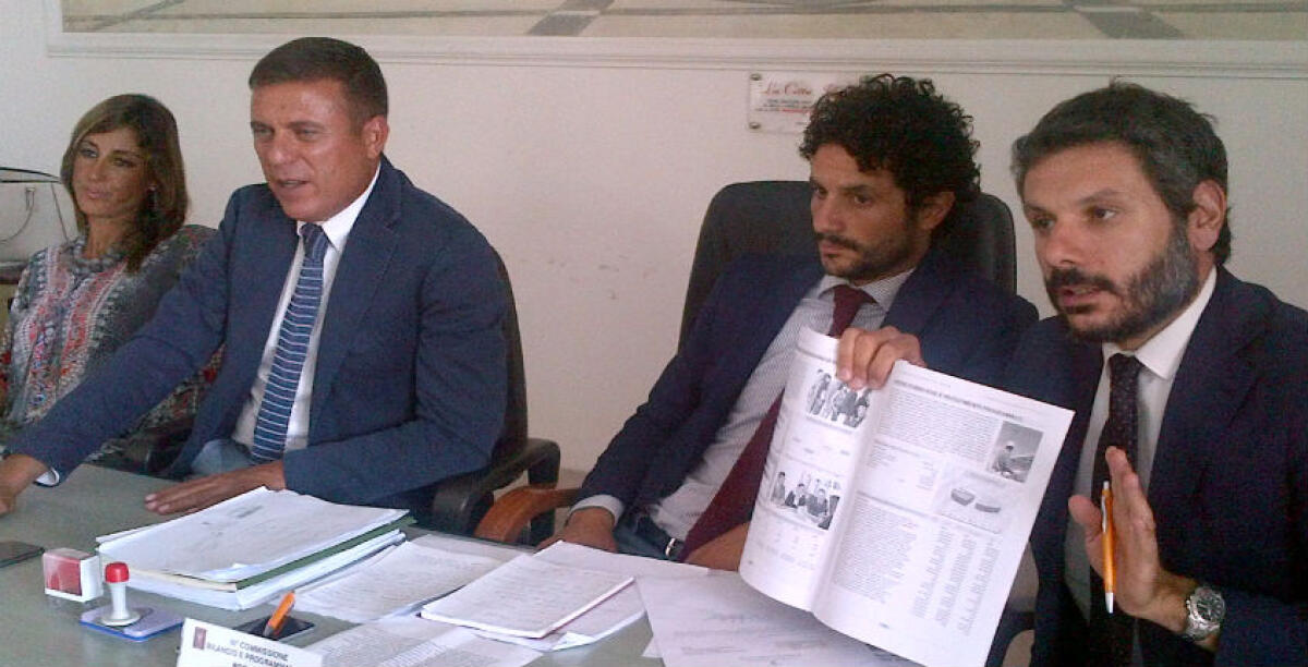 "Il ministro del tesoro Morello deve dimettersi...", la commissione sfiducia l'assessore: è scontro sul bilancio - 