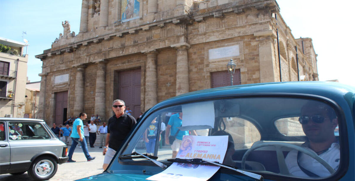 Le auto storiche messe alla frusta, prova di abilità lungo corso Vittorio Emanuele - 
