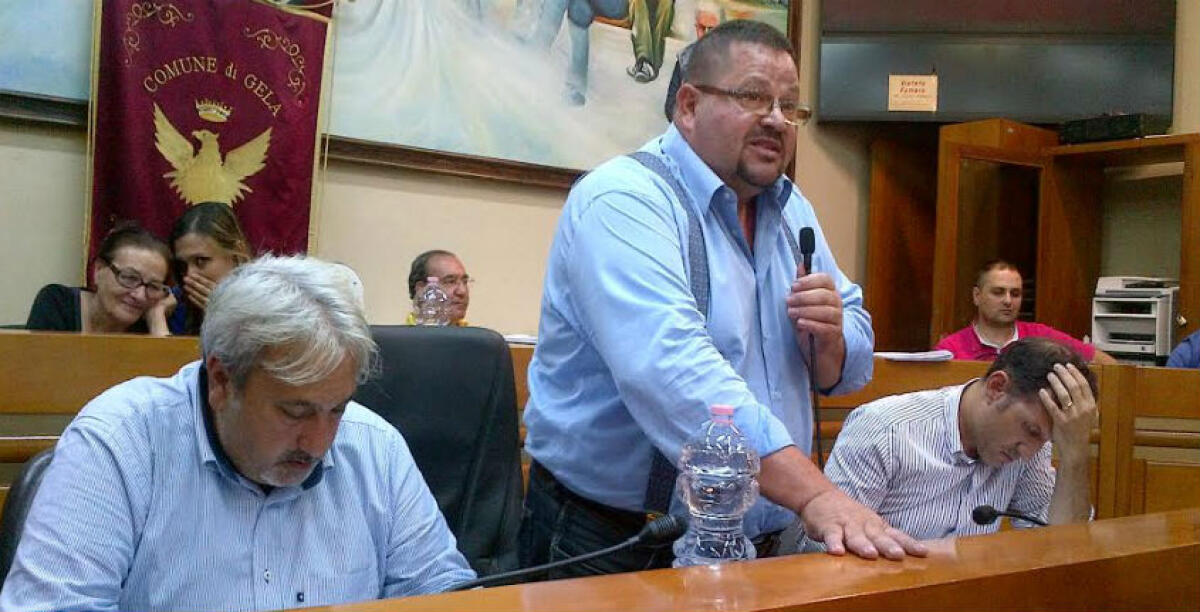 Rifiuti e acqua...terreni minati, è scontro tra grillini e giunta: Cirignotta denuncia pressioni sul caso Ghelas - 