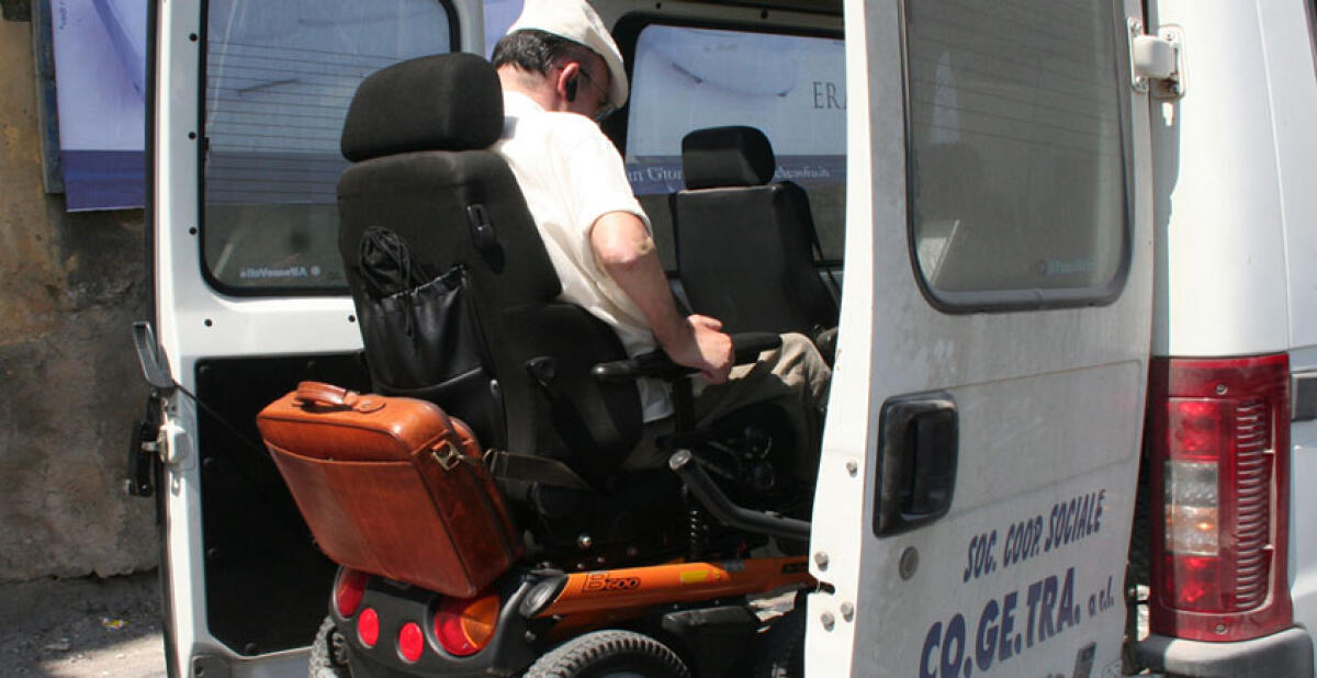 Tempi di attesa lunghi, pochi specialisti e centri diurni, l'odissea di disabili fisici e psichici - 