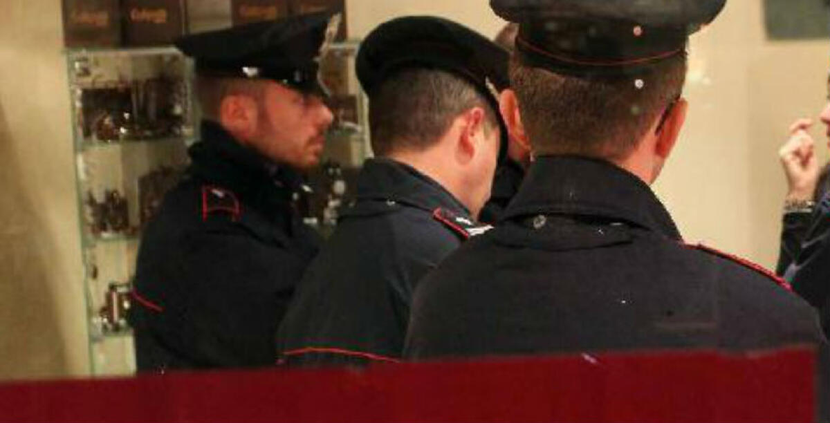 Rapina in un'oreficeria, ferito il titolare: il colpo messo a segno in pochi minuti - 