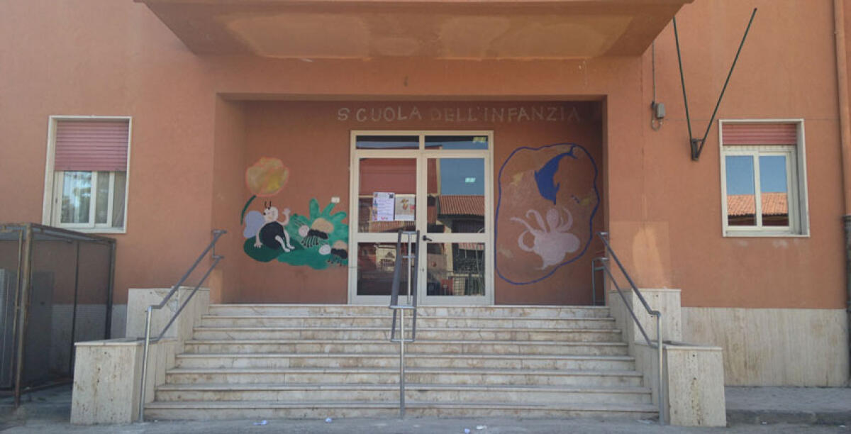 Bambino di 3 anni fugge dall'asilo e nessuno se ne accorge, lo trova uno sconosciuto. Il preside: fatto grave - 