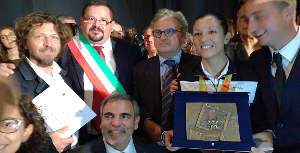 L'abbraccio a Monica: "La vita ti toglie pezzi di corpo e affetti. Ho vinto contro chi mi diceva poverina" - 