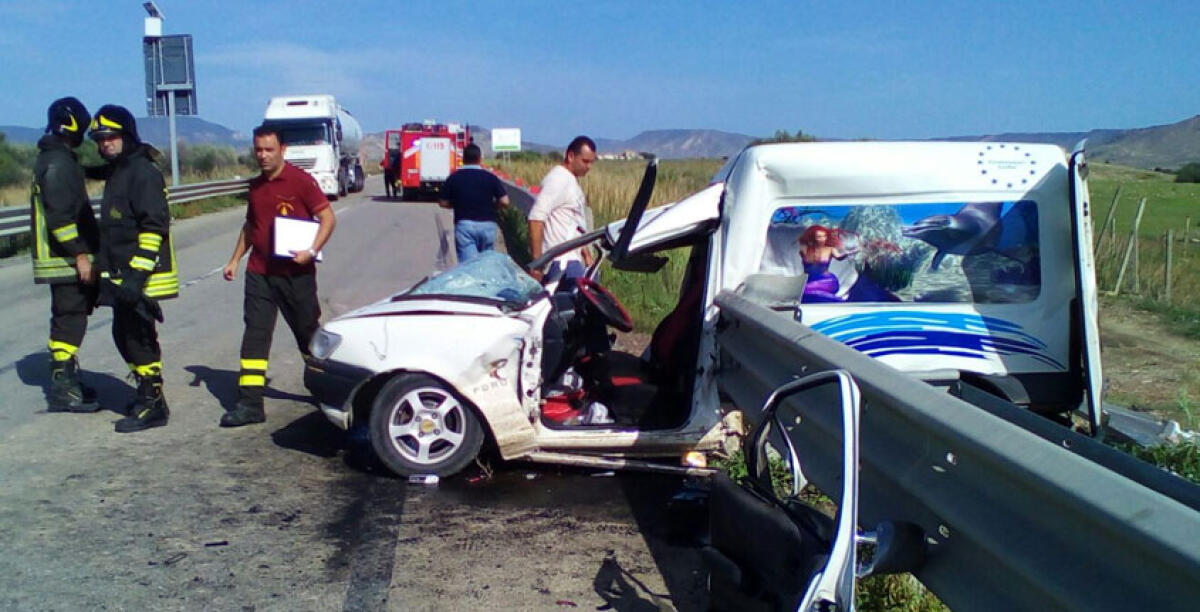 Scontro tra furgoni sulla strada statale 117, due persone sono in gravi condizioni - 