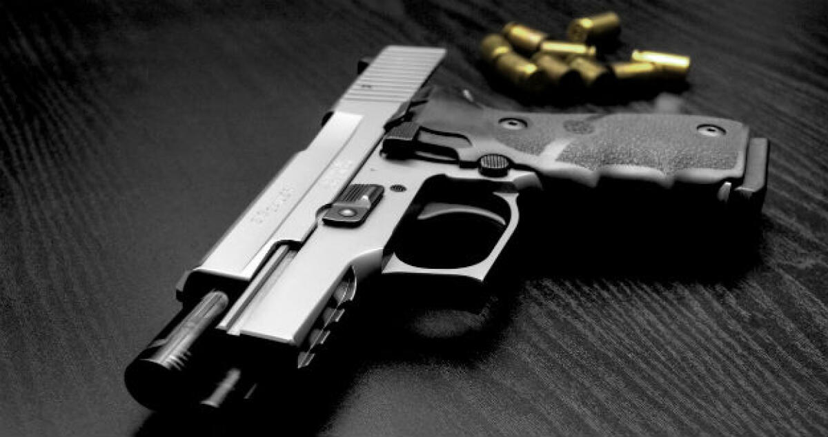 Una pistola 7,65 nascosta in cucina, Graziano Romano rimane in carcere - 