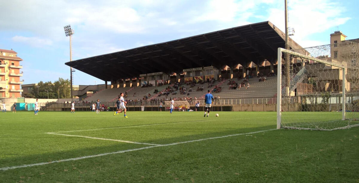 La curva Boscaglia colorata di biancazzurro grazie ai tifosi, ed oggi la Lnd torna al Presti - 