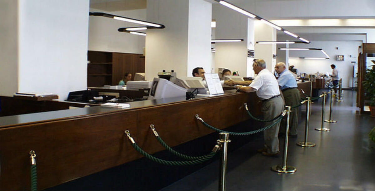 Stipendio trattenuto nonostante la decisione del giudice, condannata una funzionaria di Unicredit - 