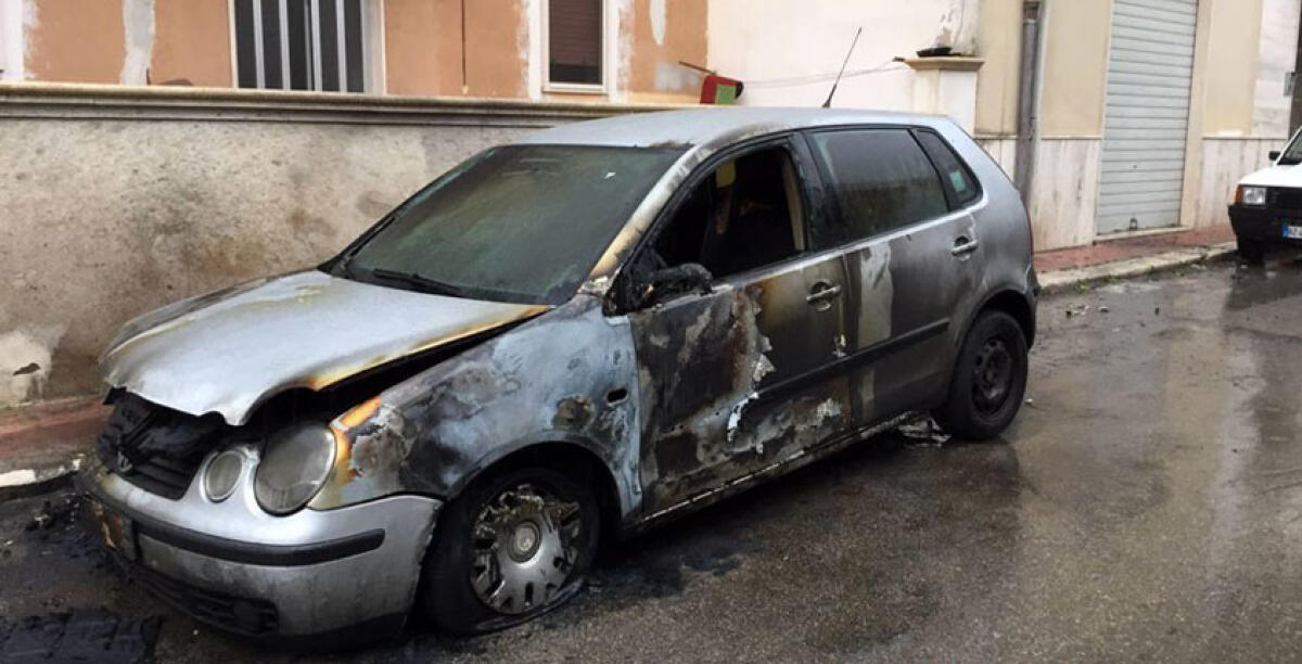 Rogo doloso a Carrubbazza, in fiamme l'auto di un metalmeccanico - 