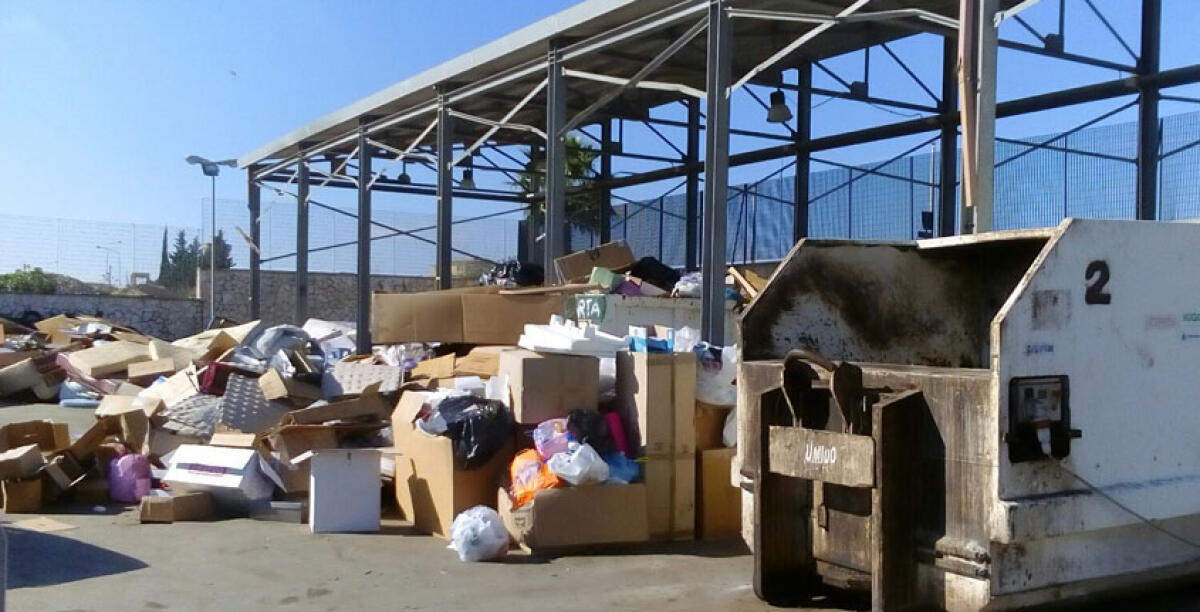 Niscemi, il Comune non paga da 7 mesi il servizio dei rifiuti: 31 operatori in agitazione - 