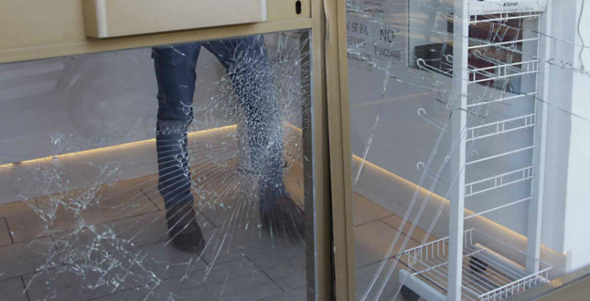 Preso di mira un bar di via Venezia, i ladri nell'attività commerciale: un "bottino" da duemila euro - 