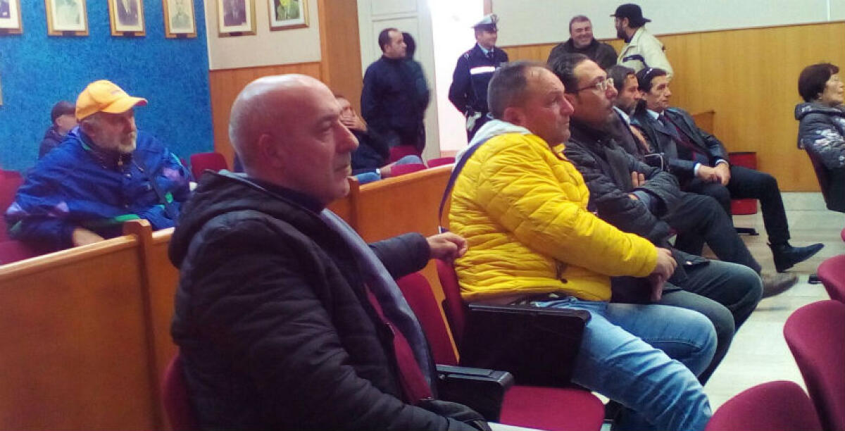 Gli operatori del servizio disabili e i consiglieri contro la giunta -