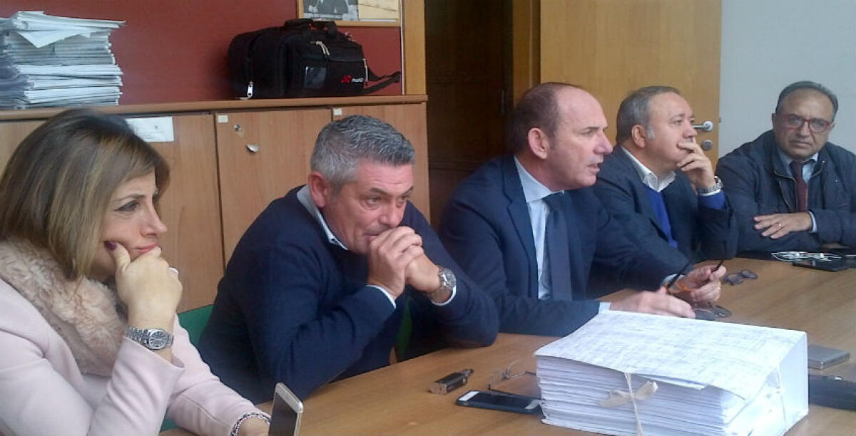 I "veleni" nella commissione di indagine sui rifiuti, i consiglieri accusati pronti a nominare un legale - 