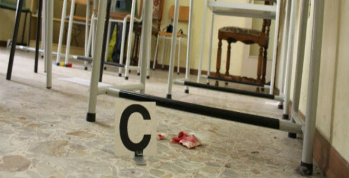 Sangue durante le lezioni, un quattordicenne ferito con una lama: il compagno accusato è a processo - 