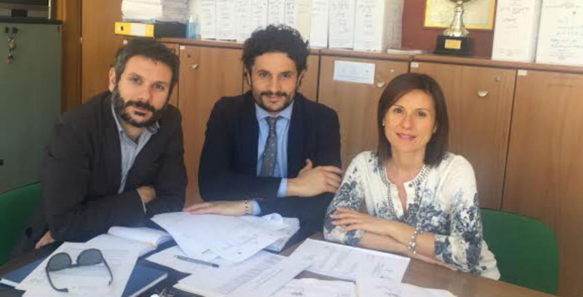 Bancomat e carta di credito per pagare il ticket, ecco le modifiche per il regolamento sulle strisce blu -