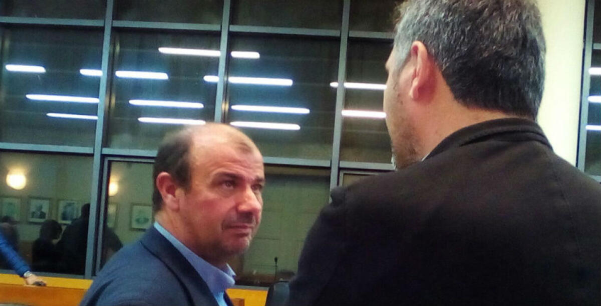 Niente voto sul debito da oltre 200 mila euro, l'Aventino delle opposizioni: i consiglieri lasciano l'aula - 