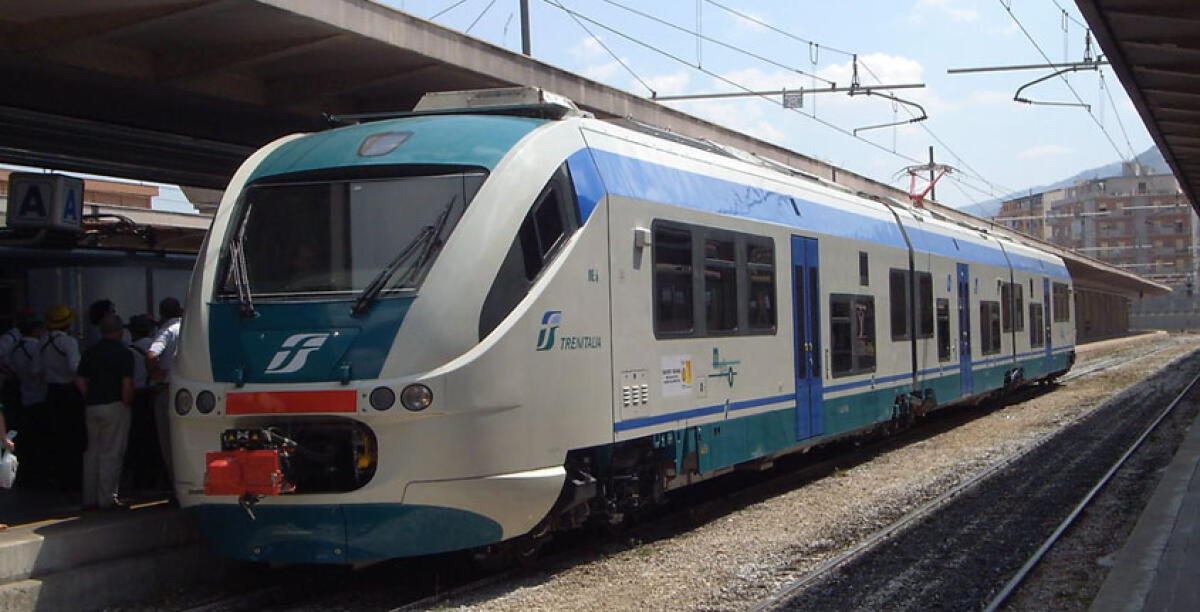 Il Minuetto Gela-Palermo debutta con ritardo, Trenitalia costretta a mettere un pullman -