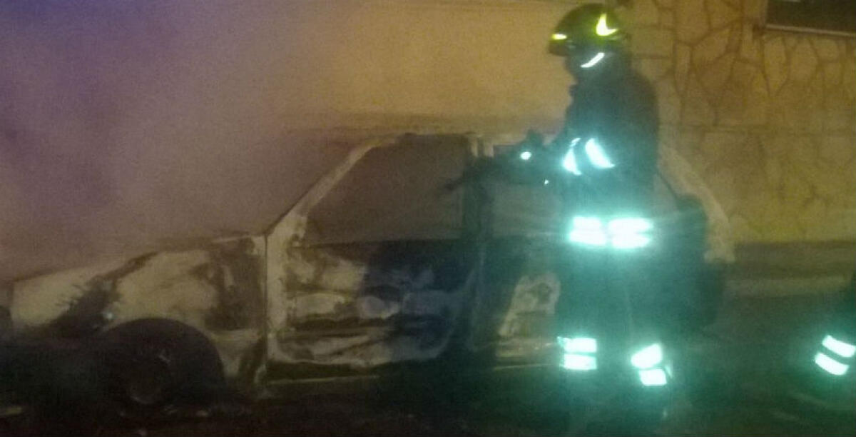 In fiamme l'auto di un disoccupato trentacinquenne, nella notte il rogo a Settefarine - 