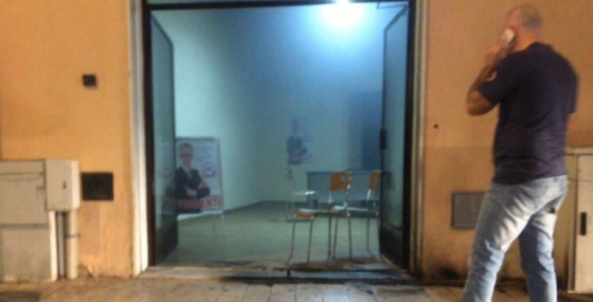 Il raid incendiario al comitato elettorale di Antonio Torrenti, archiviate le accuse contro due minori - 