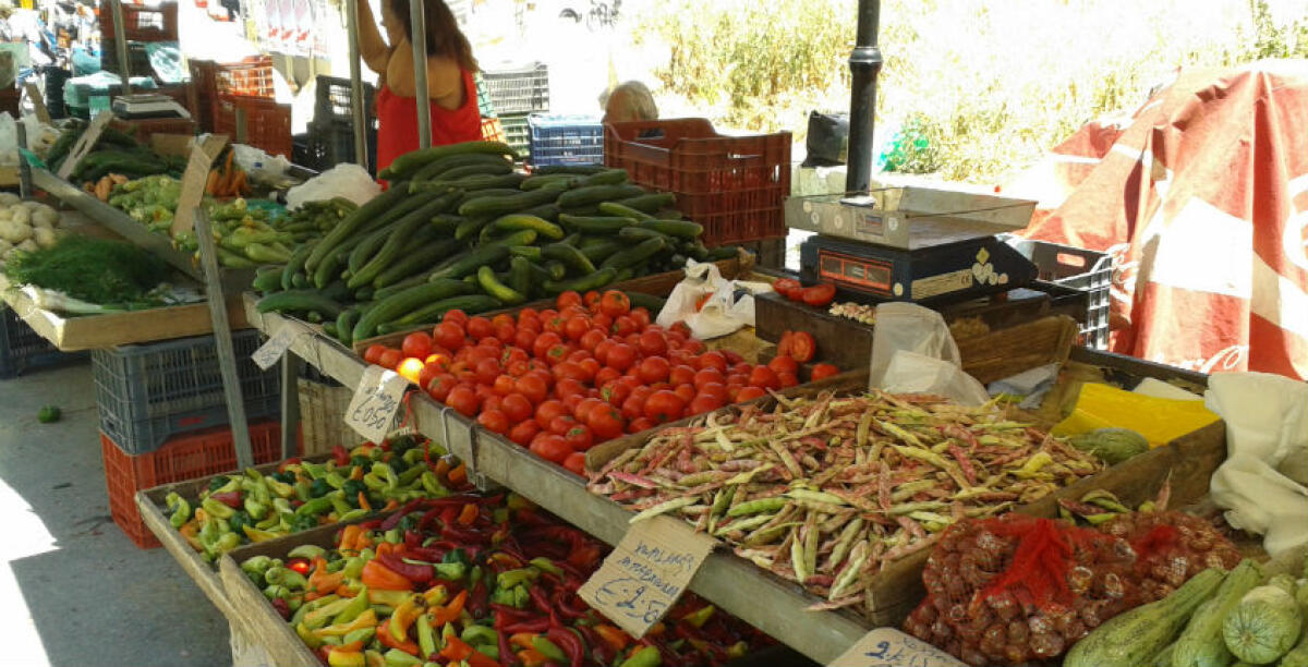 Il sindaco avvisa gli esercenti di frutta e verdura: "Niente merce esposta all'esterno, a rischio la salute dei consumatori" - 