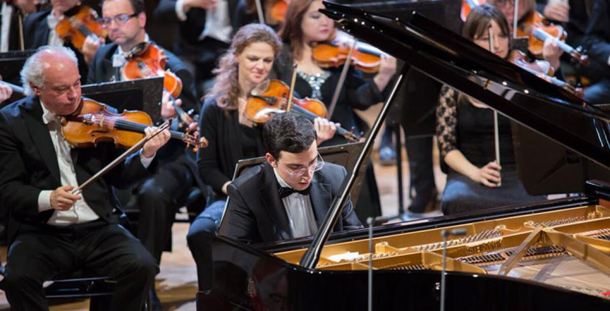 La classe di Alberto Ferro riconosciuta in ambito internazionale, suonerà con l'orchestra La Fenice in due concerti sold out -
