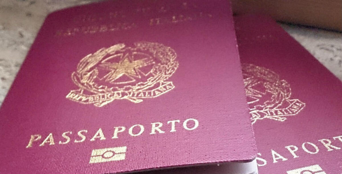Il furto di un passaporto, cadono le accuse contro un commerciante e due familiari: arriva l'assoluzione - 
