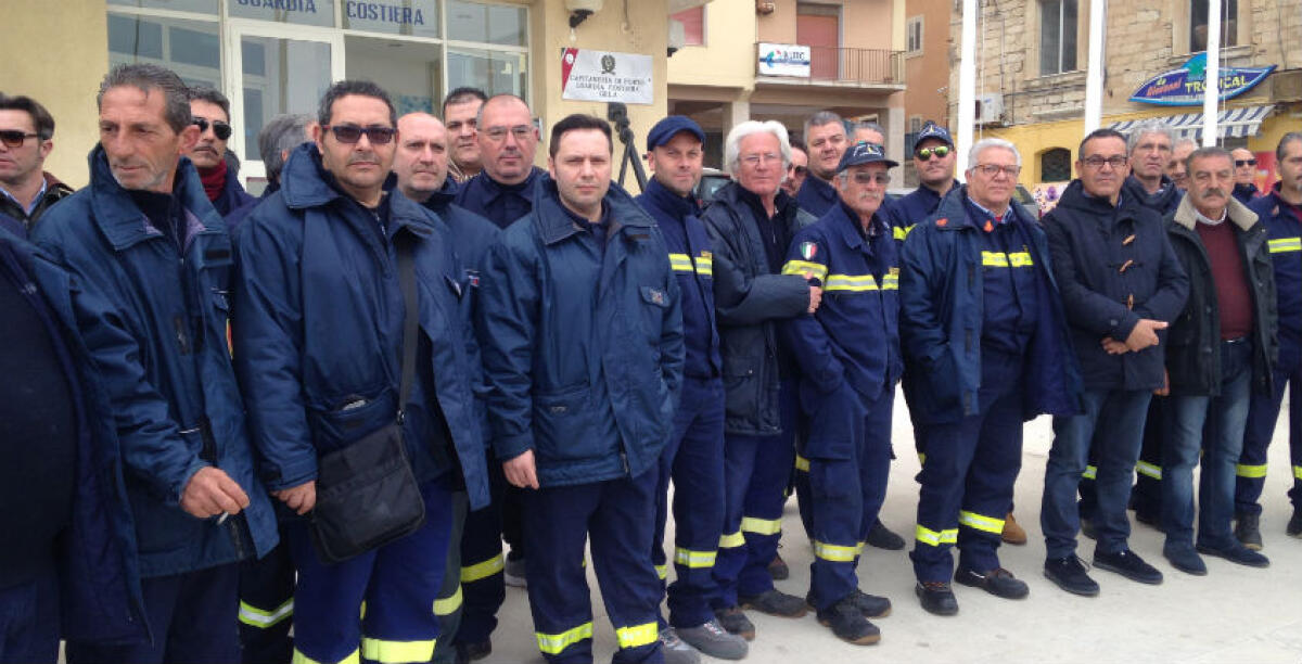 Niente stop del servizio antincendio al porto isola, Carosia: "Ho solo chiesto mezzi più moderni" - Gli operatori dell'Archimede 