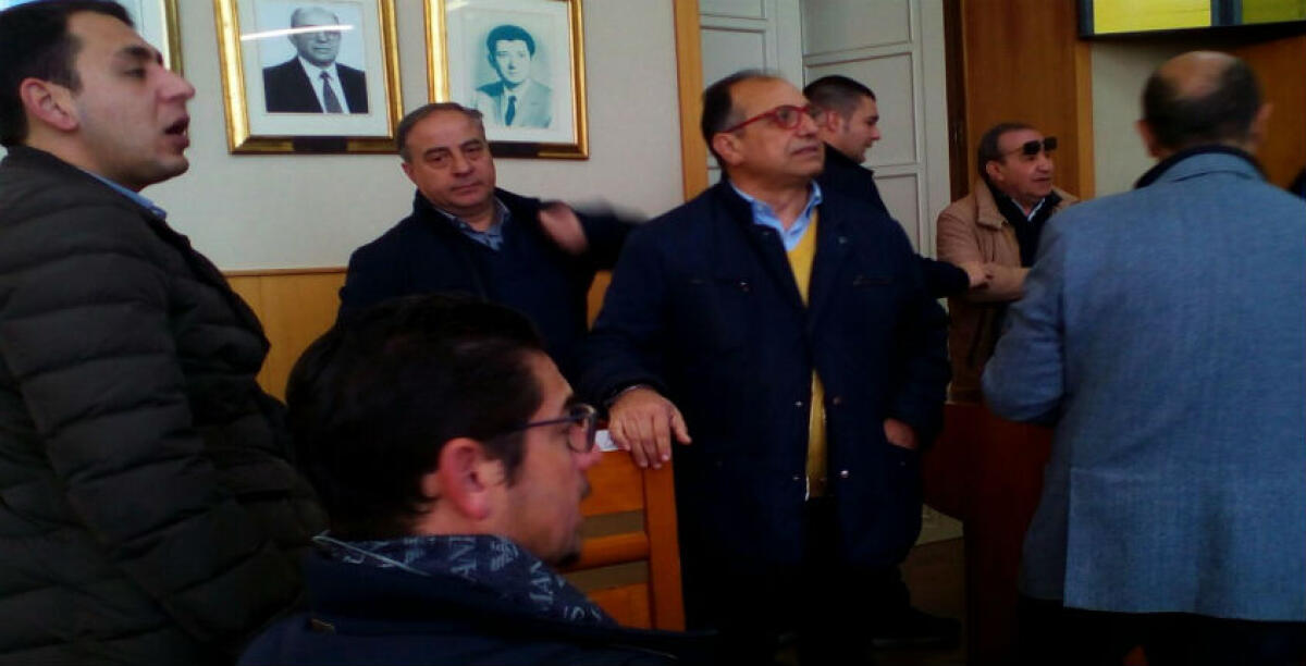 E' tutta una questione di...sfiducia: depositata quella contro la Ascia, il presidente firma con i grillini e il Pd non gradisce -