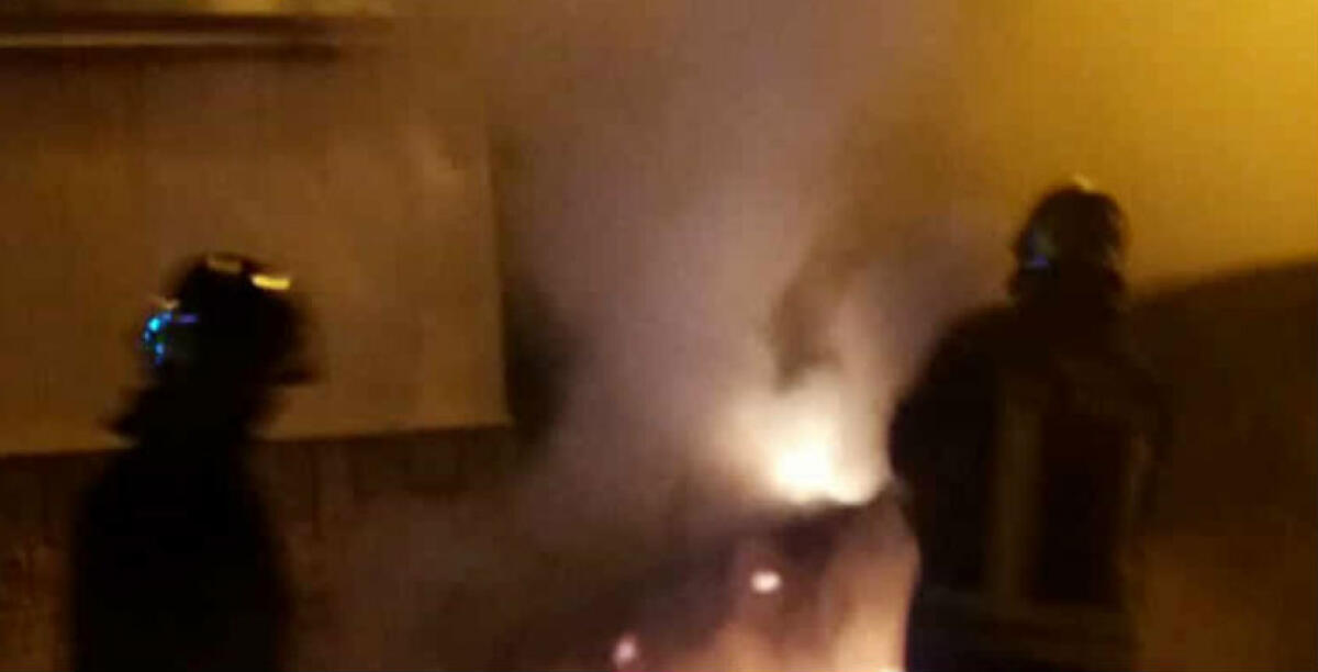 Fiamme ad una Mercedes, la vettura era parcheggiata in via Picasso - 