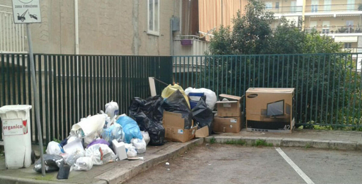 "La città è un modello per la differenziata? Ci sono strade invase dai rifiuti", Sandra Bennici lancia la polemica - 