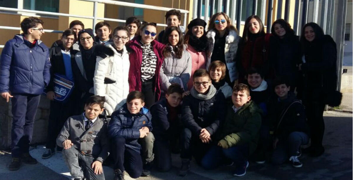 Invitati dalla direzione del carcere, gli alunni allo spettacolo teatrale dei detenuti di Balate - 