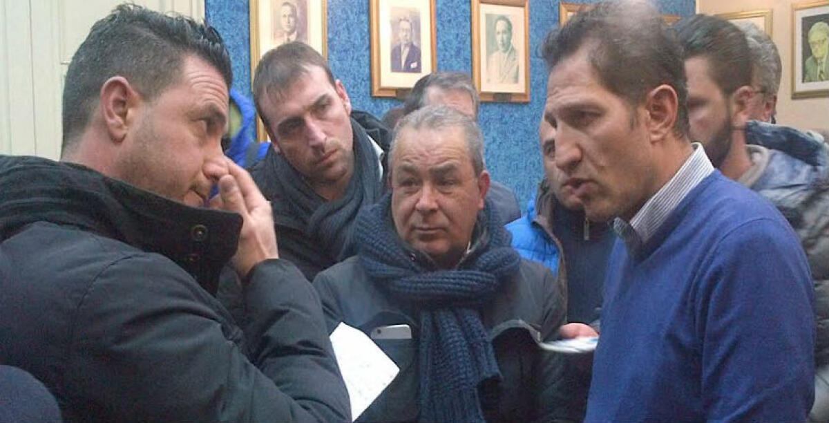 La rabbia degli operai dell'indotto Eni, è tensione in aula: "In raffineria entrano i raccomandati, anche dai consiglieri" - 