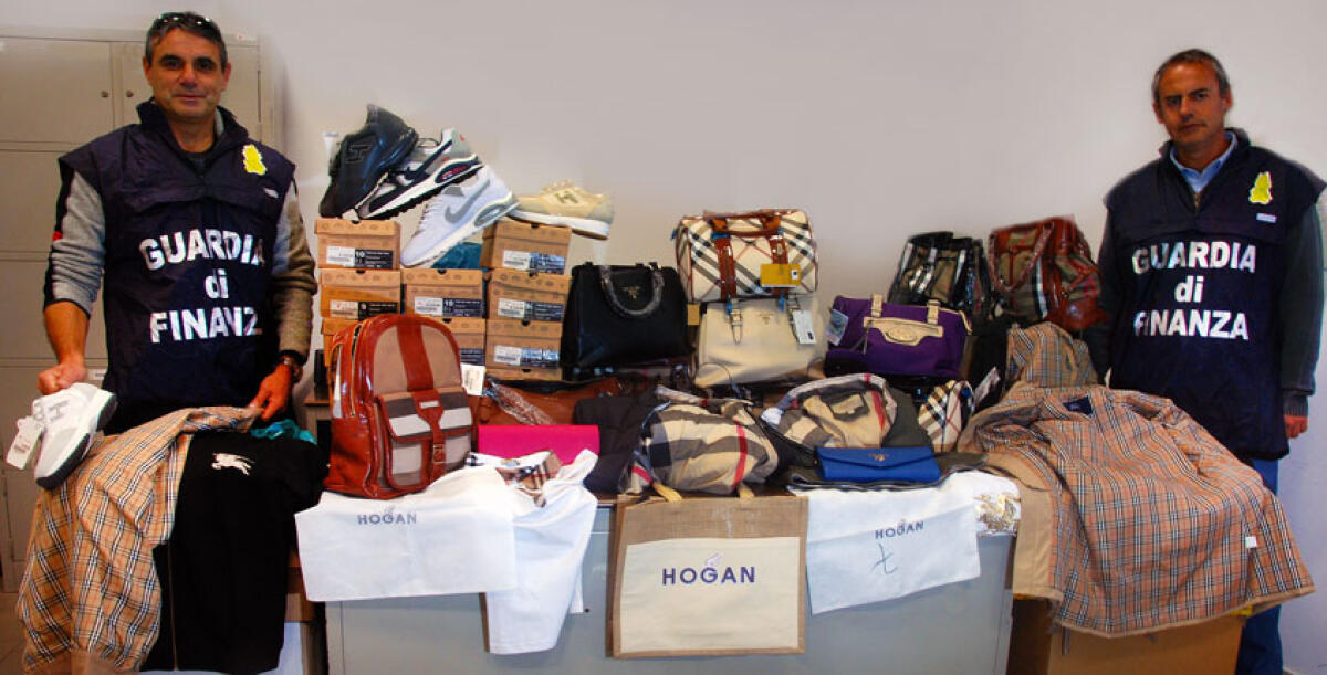 Lotta alla false griffe, controlli della finanza in tutta la provincia: 15 denunciati - 